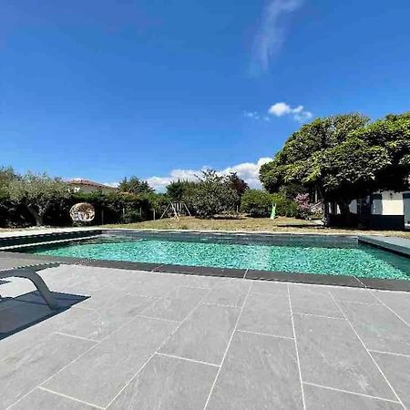 Alix Logements Chaleureux Dans Maison Avec Piscine A 35 Min De Lyon מראה חיצוני תמונה
