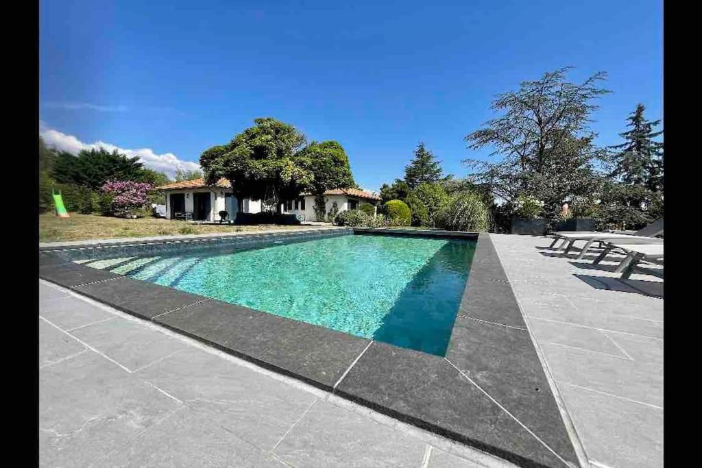Alix Logements Chaleureux Dans Maison Avec Piscine A 35 Min De Lyon מראה חיצוני תמונה
