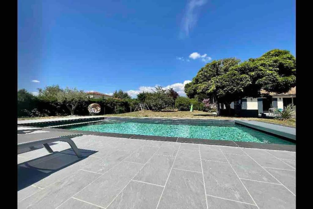Alix Logements Chaleureux Dans Maison Avec Piscine A 35 Min De Lyon מראה חיצוני תמונה