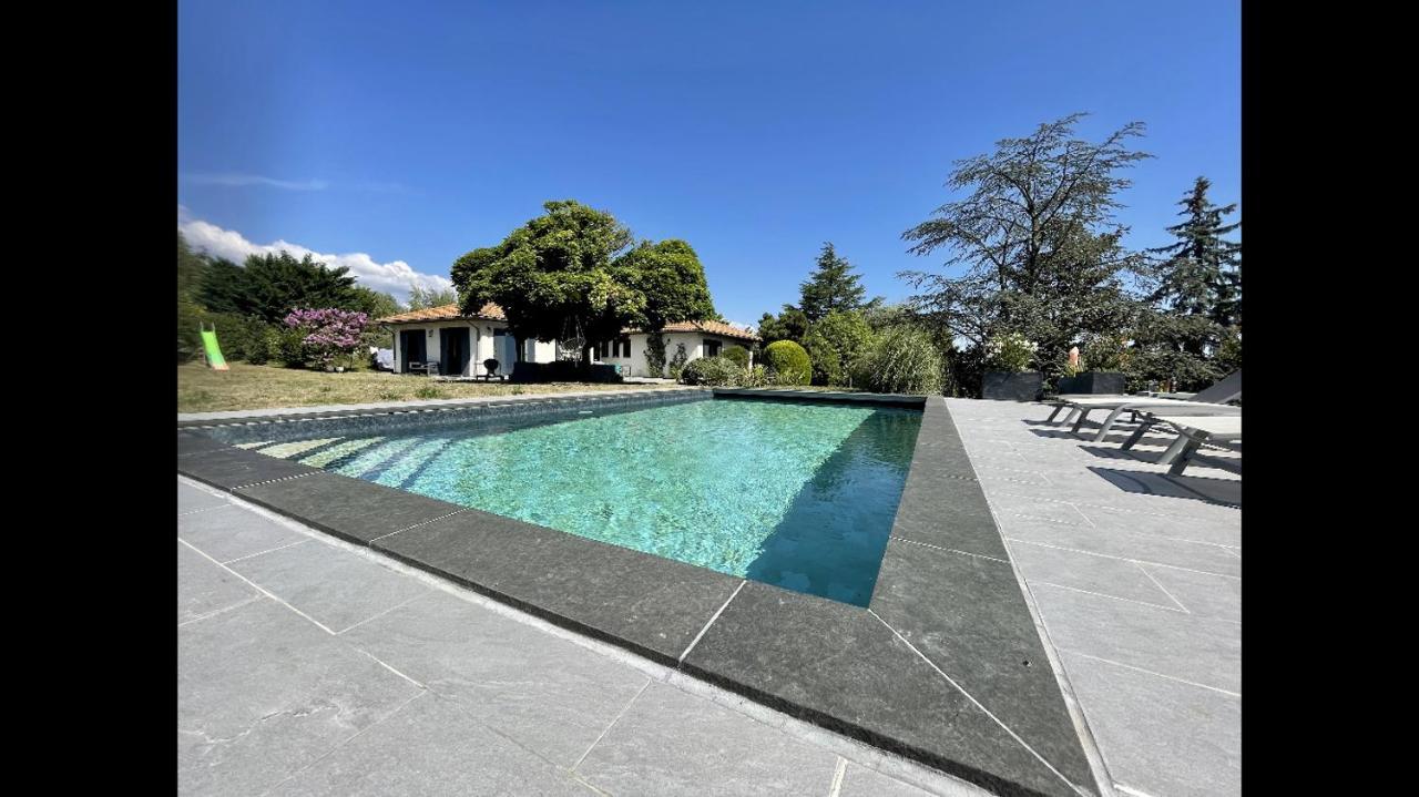 Alix Logements Chaleureux Dans Maison Avec Piscine A 35 Min De Lyon מראה חיצוני תמונה