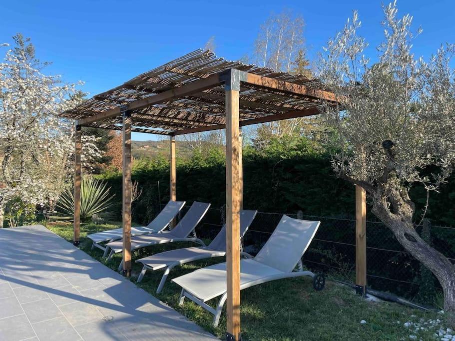 Alix Logements Chaleureux Dans Maison Avec Piscine A 35 Min De Lyon מראה חיצוני תמונה