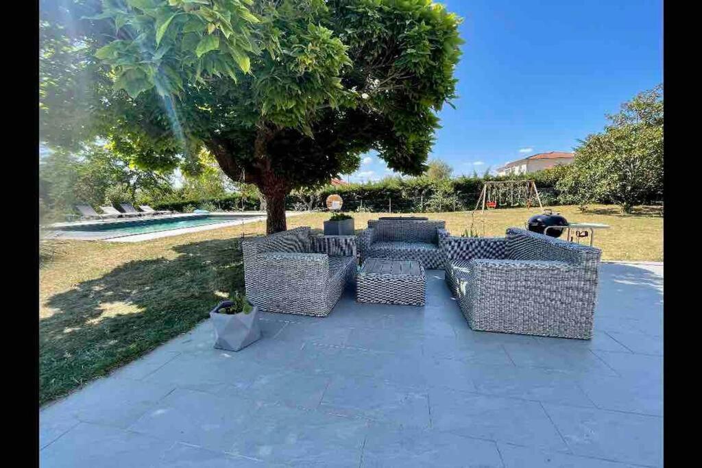 Alix Logements Chaleureux Dans Maison Avec Piscine A 35 Min De Lyon מראה חיצוני תמונה